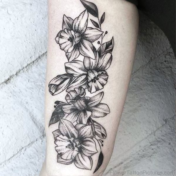 Pretty Daffodil Flowers Tattoo On Leg